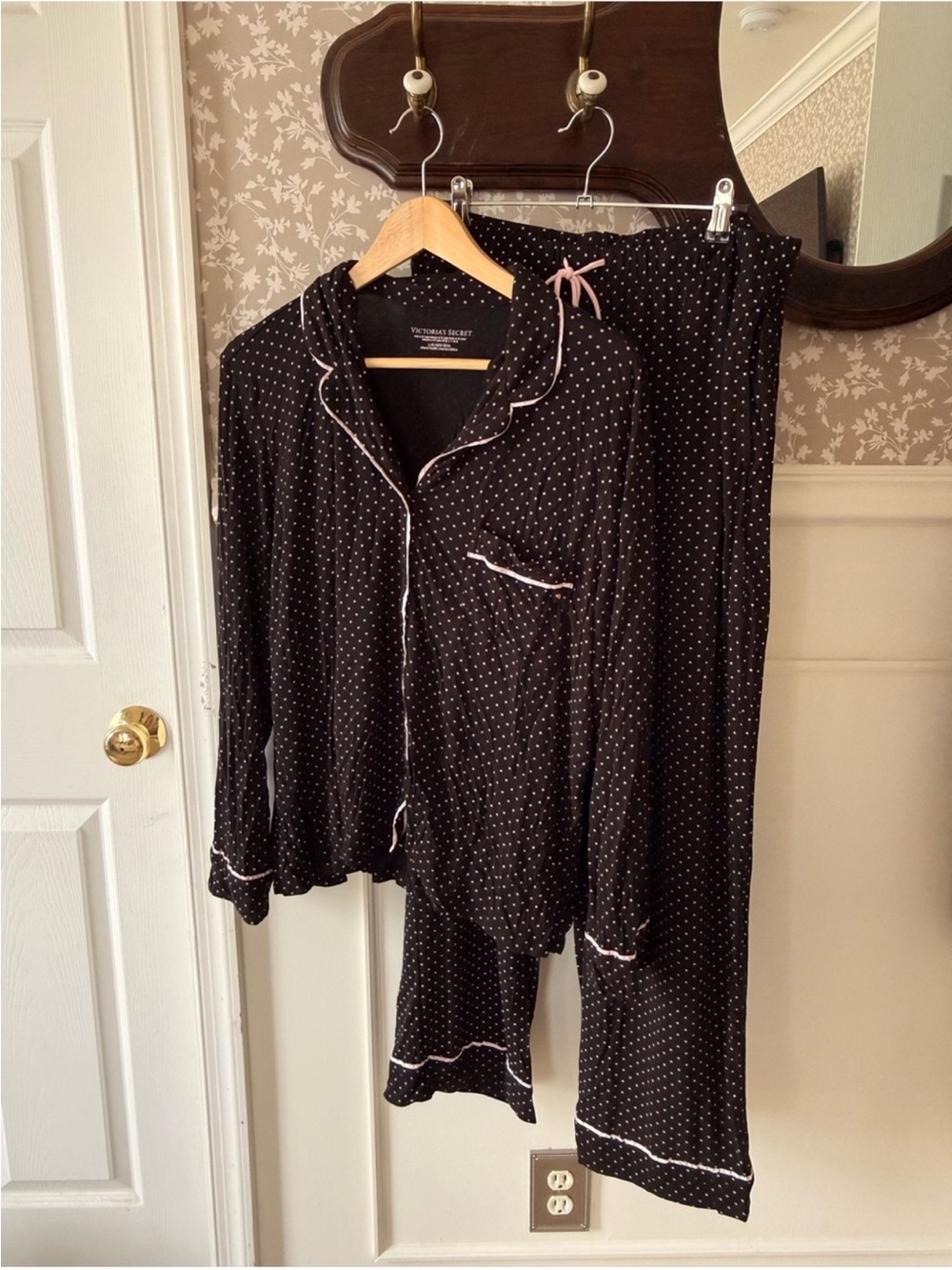 3 sets Victoria Secrets pajama bundle - Picture 3 of 3